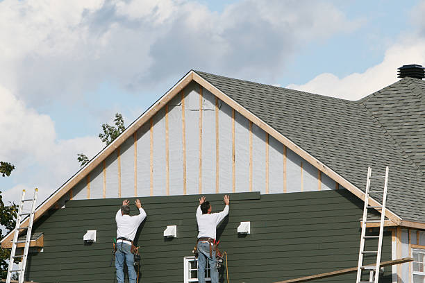 Professional Siding technician working in Hopewell, NJ